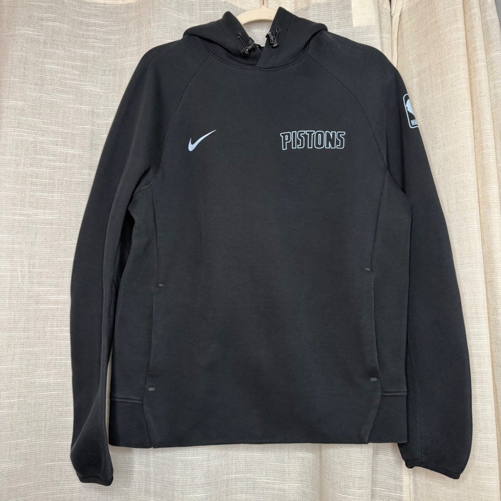 Nike Detroit Pistons Engineered NBA Pullover Hoodie Black Basketball Mens Medium